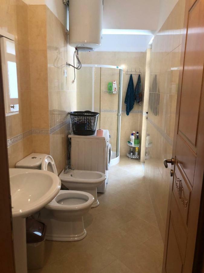 Mimi'S Beach Apartment Влёра Экстерьер фото